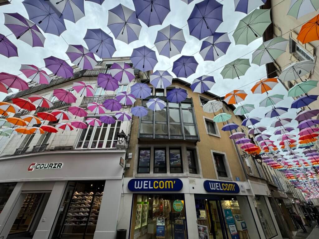 Mehr über den Artikel erfahren Regen in Aurillac